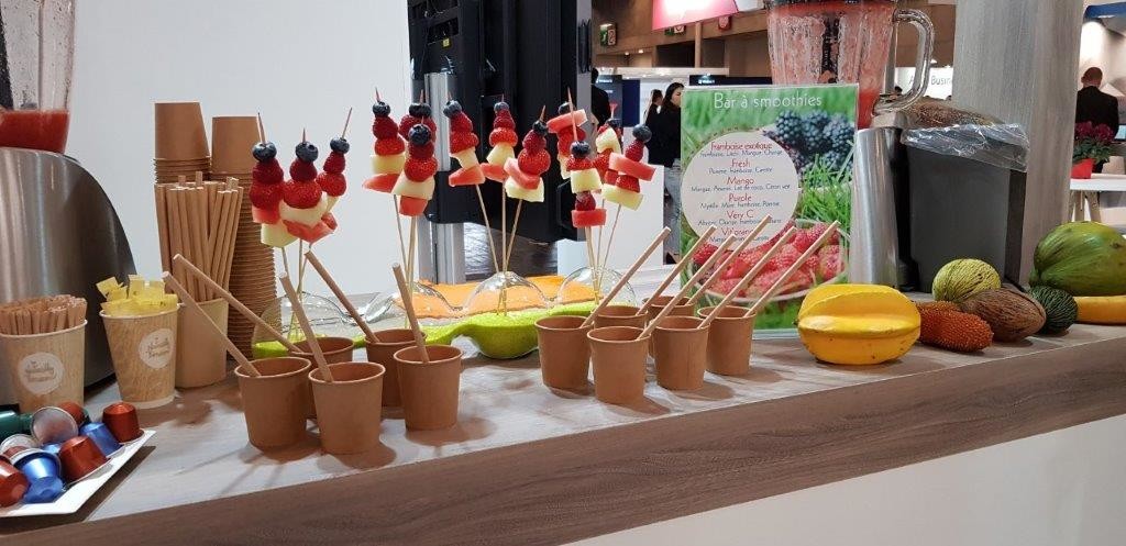 Animation de stand bar à smoothies avec cafés et fruits frais Paris