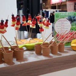 Animation de stand bar à smoothies avec cafés et fruits frais Paris